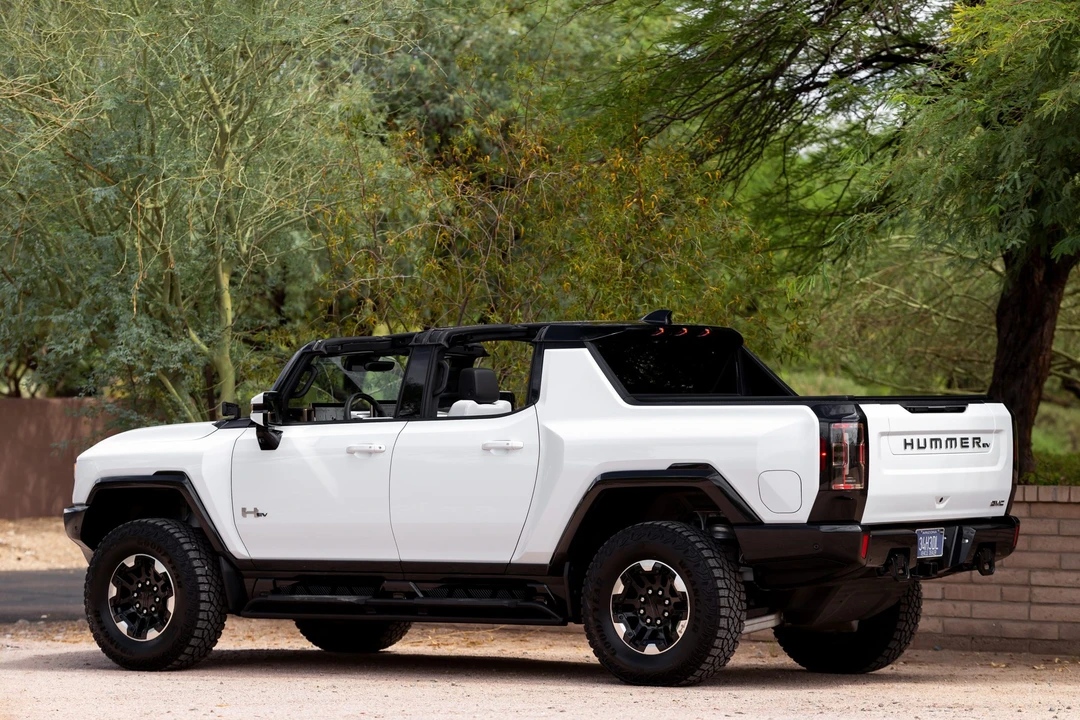 2022 GMC Hummer EV - Image 12 of 31