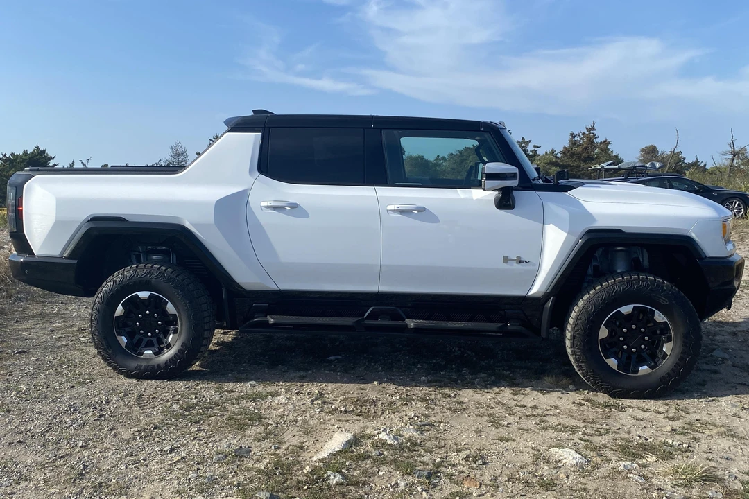 2022 GMC Hummer EV - Image 3 of 8