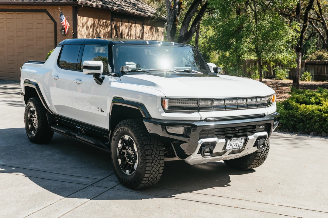 2022 GMC Hummer EV - Image 6 of 31