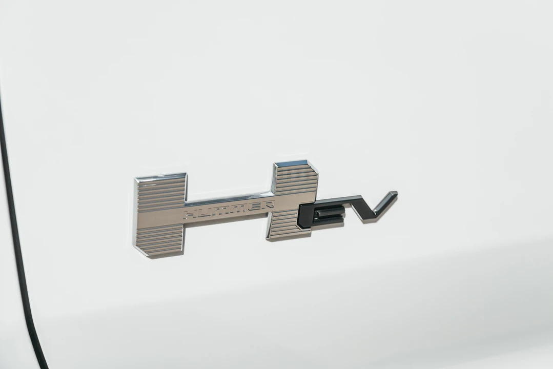 2022 GMC Hummer EV - Image 23 of 31