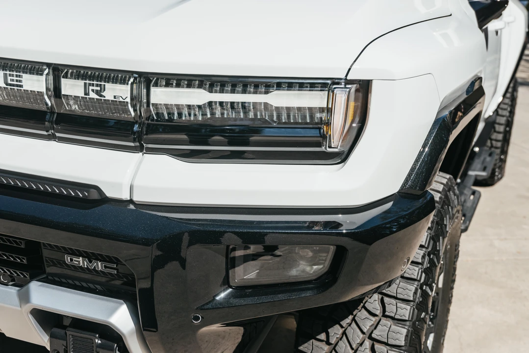 2022 GMC Hummer EV - Image 14 of 31