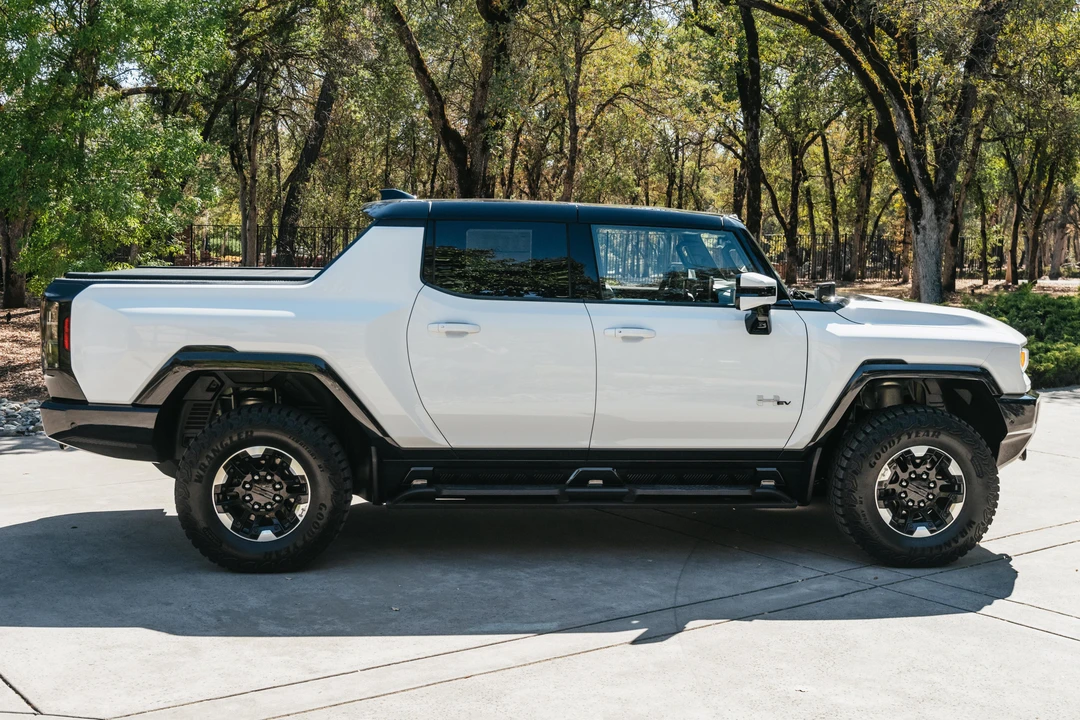 2022 GMC Hummer EV - Image 3 of 31