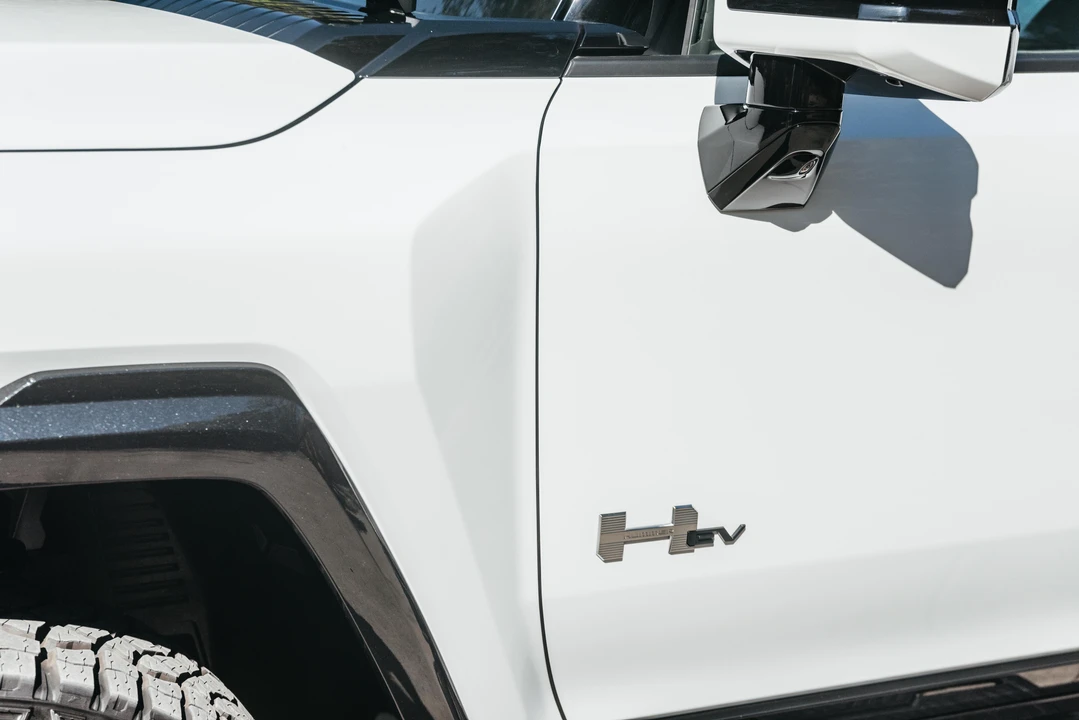 2022 GMC Hummer EV - Image 20 of 31