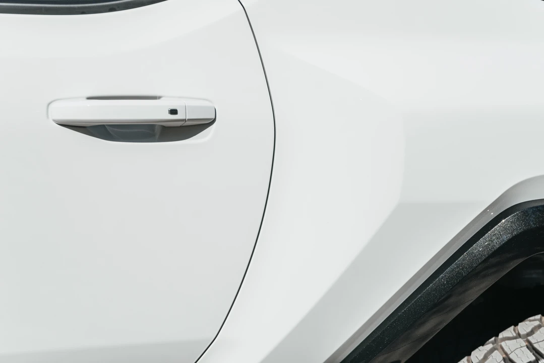 2022 GMC Hummer EV - Image 26 of 31
