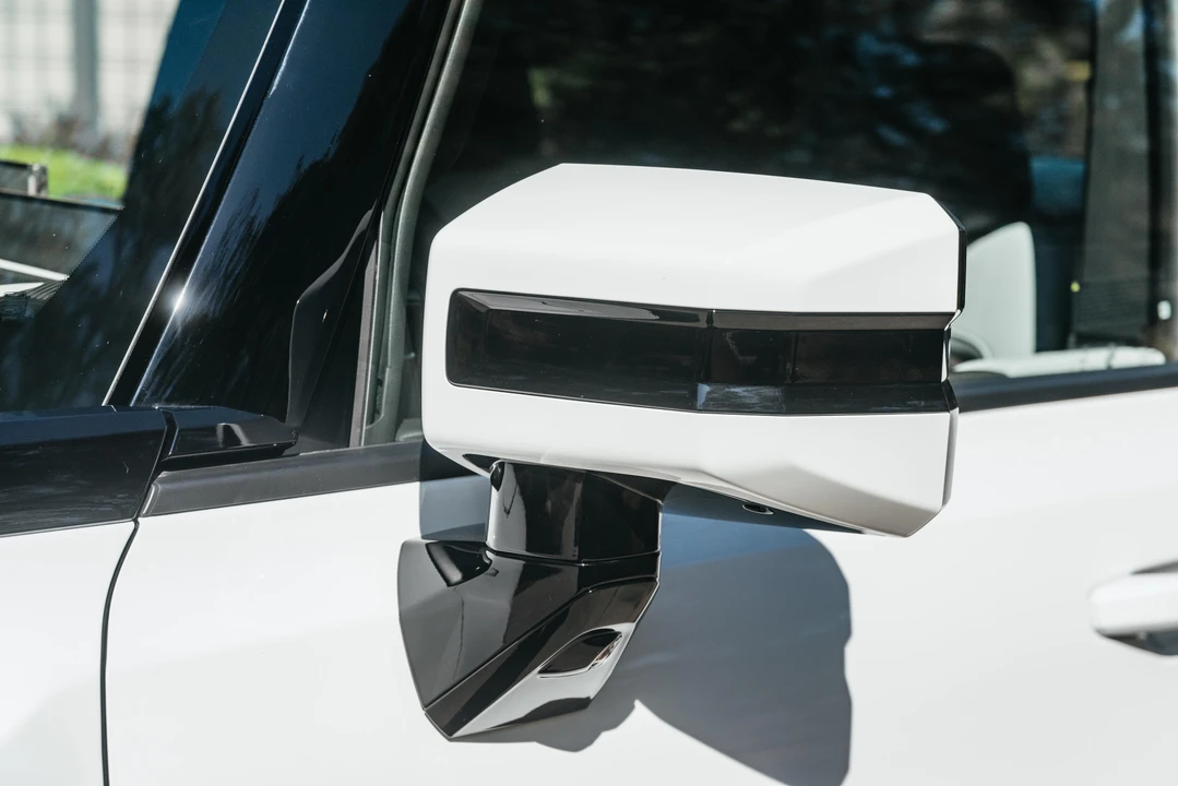 2022 GMC Hummer EV - Image 19 of 31