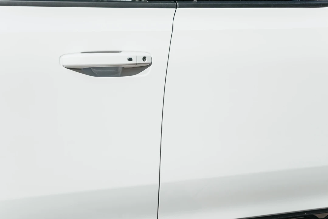 2022 GMC Hummer EV - Image 25 of 31