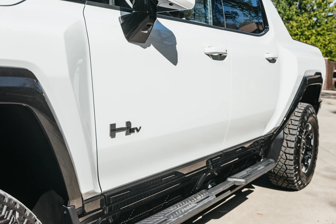 2022 GMC Hummer EV - Image 22 of 31