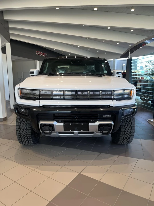 2022 GMC Hummer EV - Image 15 of 31