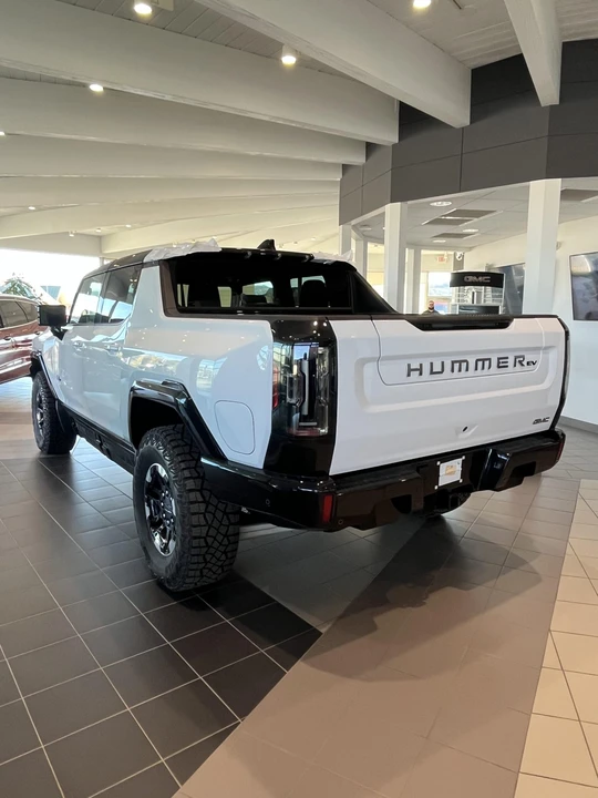 2022 GMC Hummer EV - Image 8 of 31