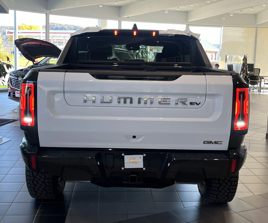 2022 GMC Hummer EV - Image 9 of 31