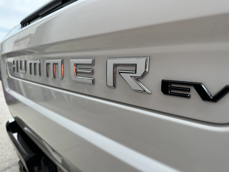 2022 GMC Hummer EV - Image 26 of 31