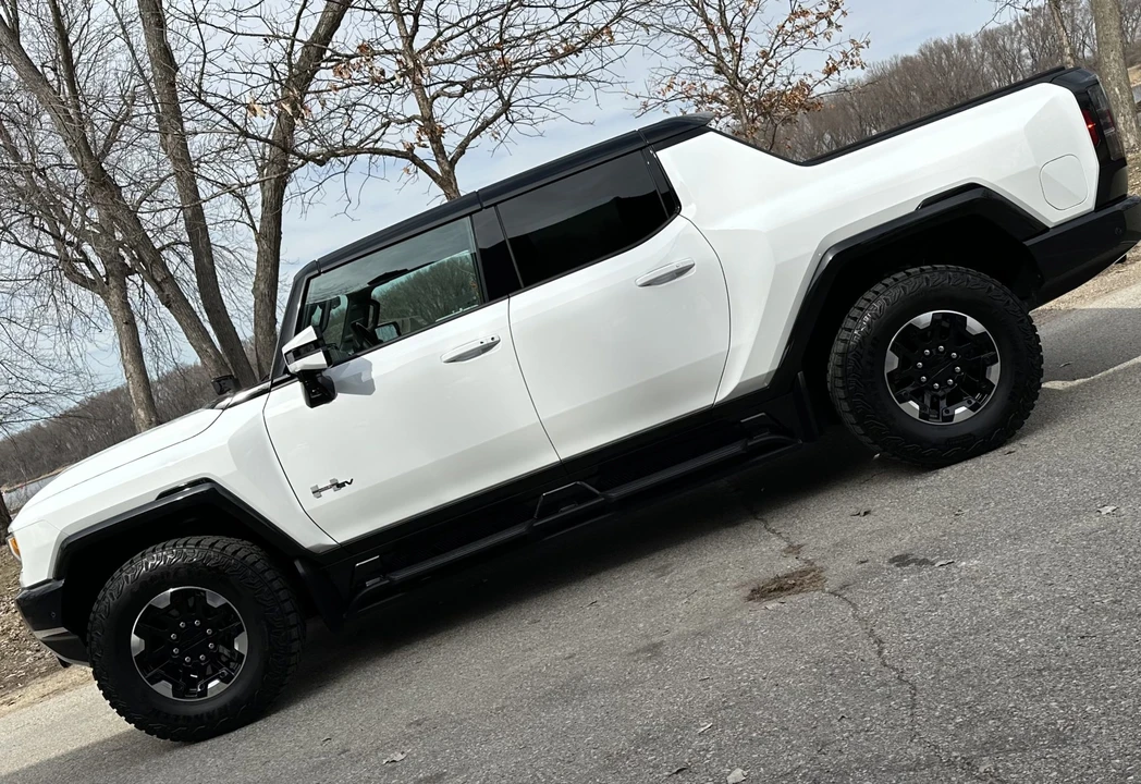 2022 GMC Hummer EV - Image 4 of 31