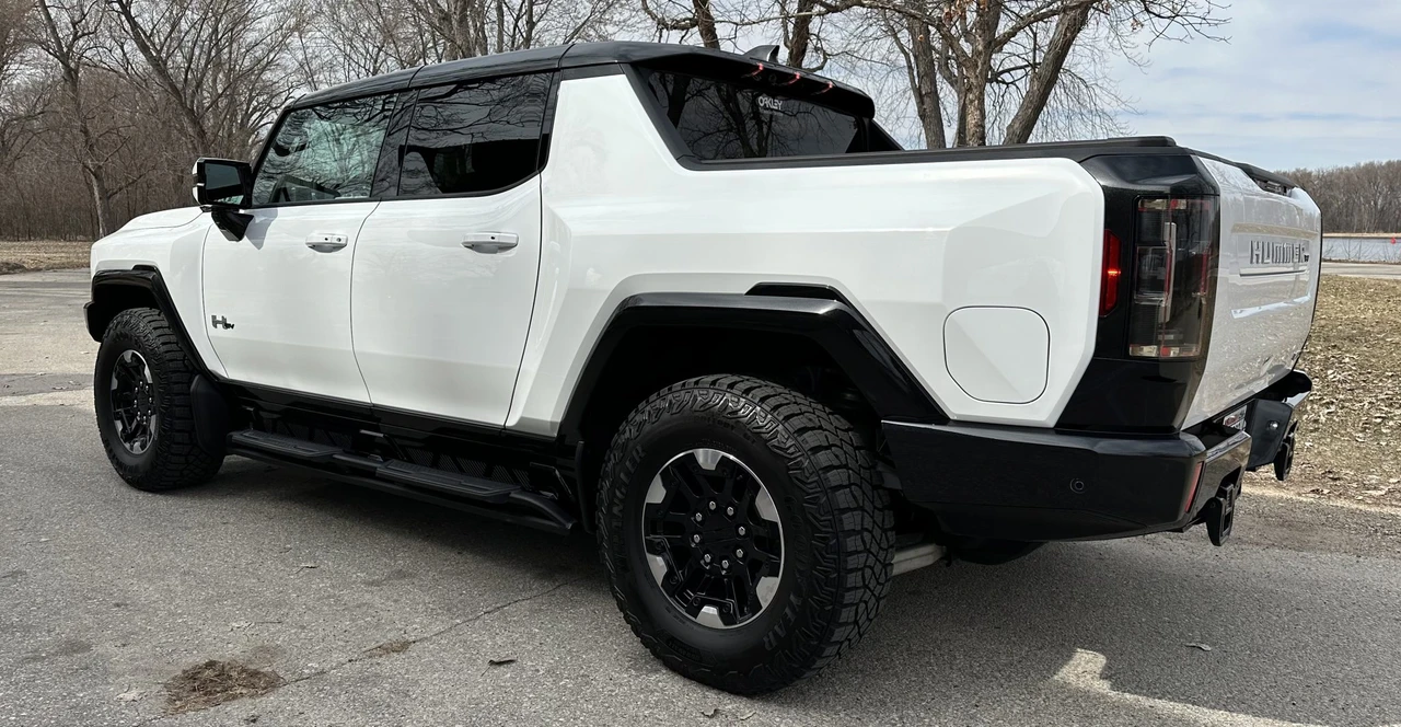2022 GMC Hummer EV - Image 7 of 31