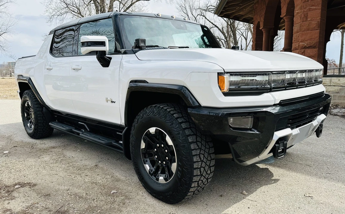 2022 GMC Hummer EV - Image 12 of 31