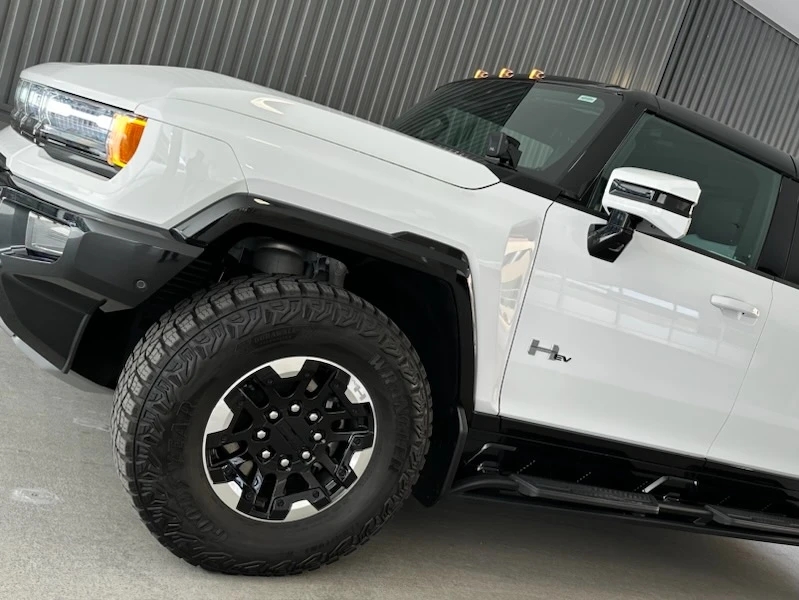 2022 GMC Hummer EV - Image 20 of 31