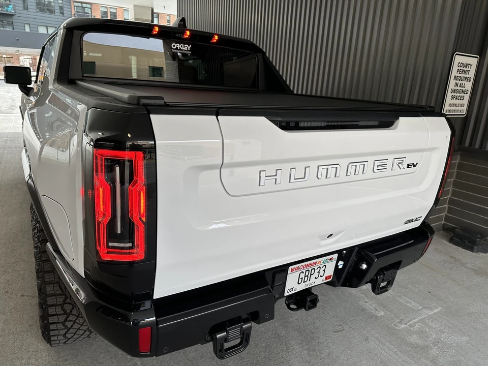 2022 GMC Hummer EV - Image 23 of 31