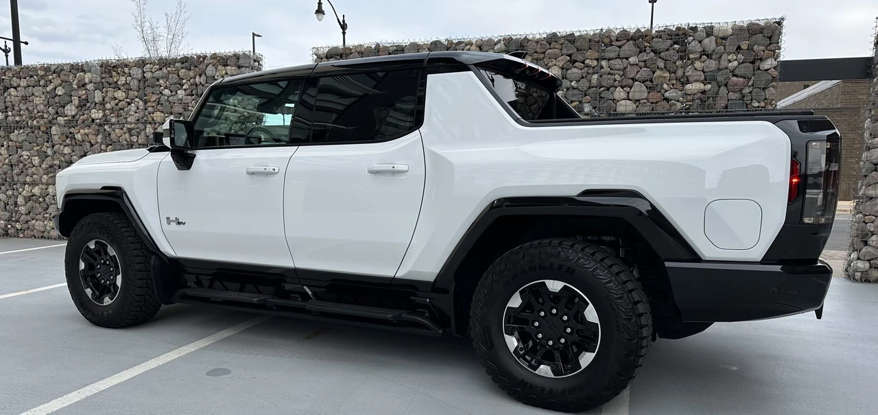 2022 GMC Hummer EV - Image 6 of 31