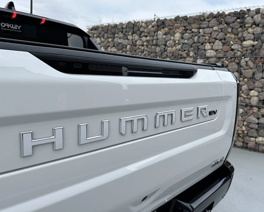 2022 GMC Hummer EV - Image 24 of 31