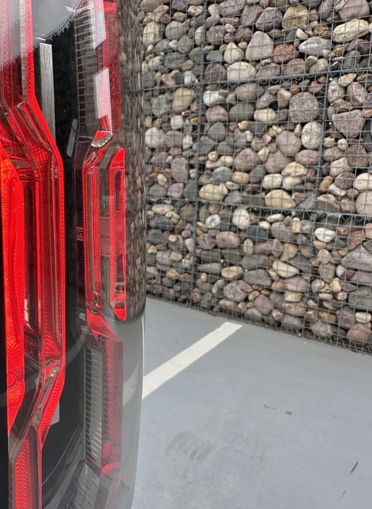 2022 GMC Hummer EV - Image 29 of 31