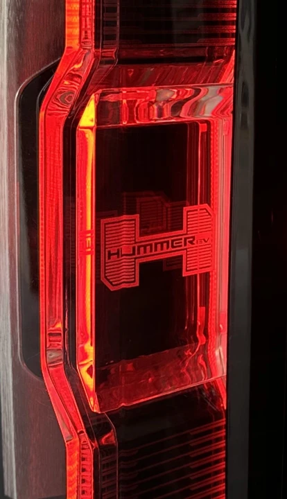 2022 GMC Hummer EV - Image 28 of 31