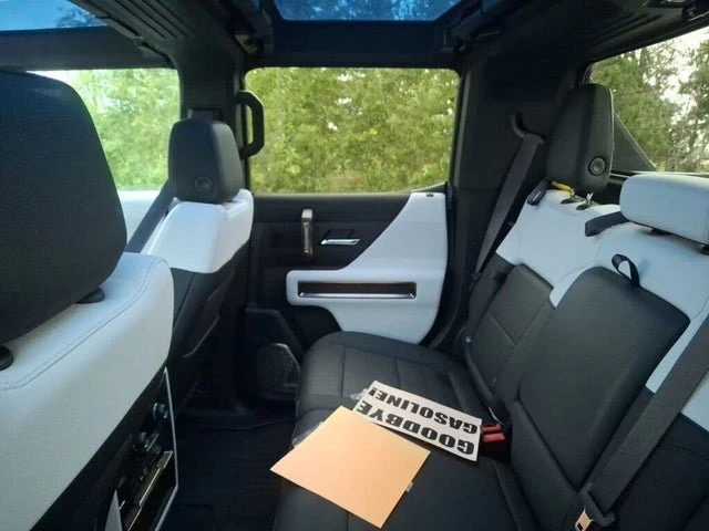 2022 GMC Hummer EV - Image 11 of 14