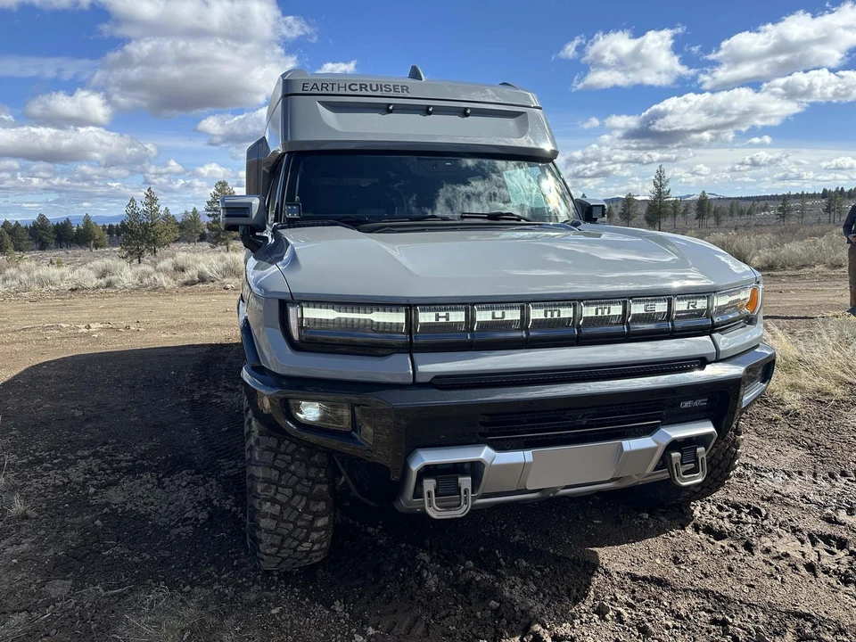 2022 GMC Hummer EV - Image 5 of 31