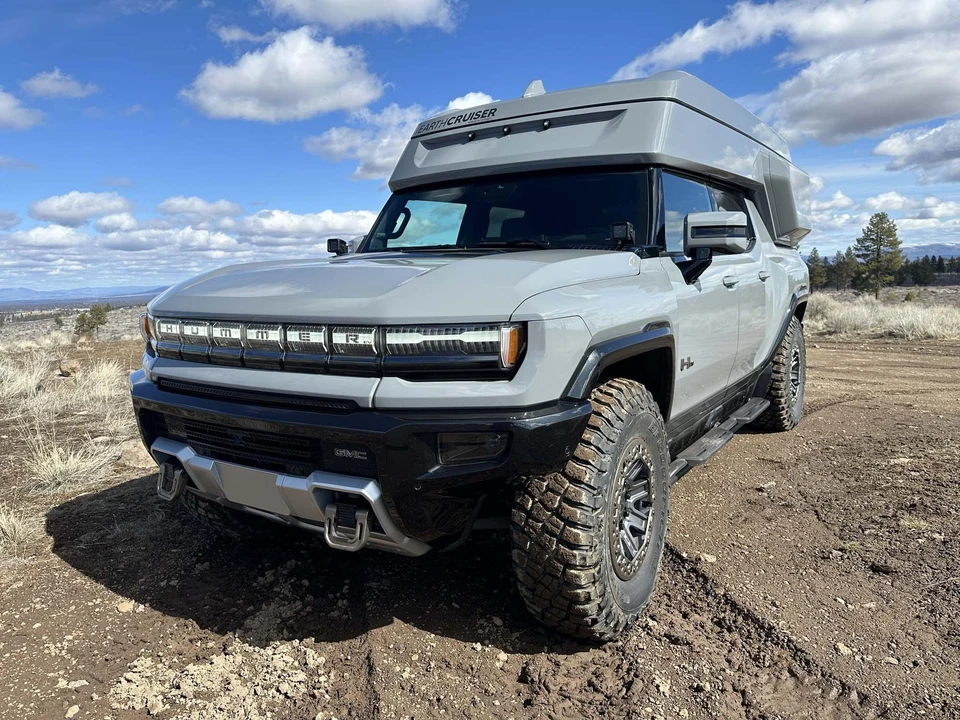 2022 GMC Hummer EV - Image 2 of 31