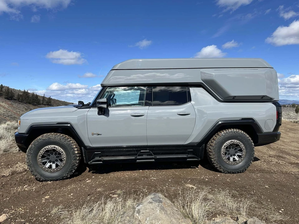 2022 GMC Hummer EV - Image 21 of 31