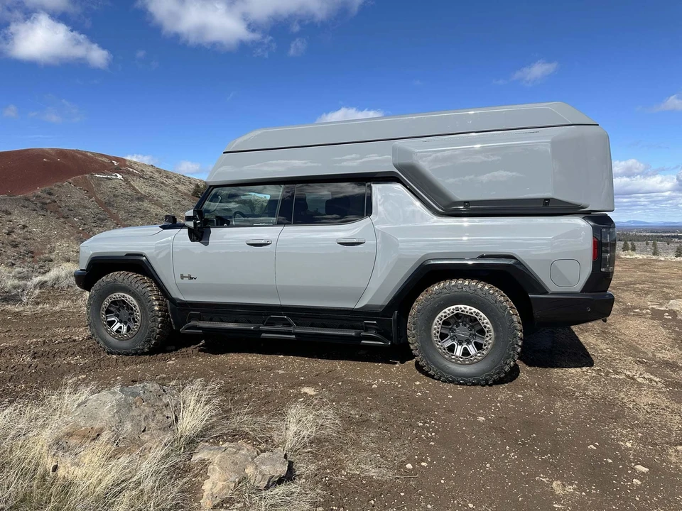 2022 GMC Hummer EV - Image 20 of 31
