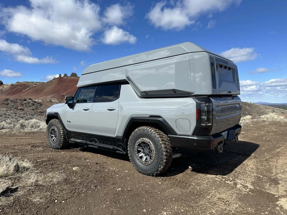 2022 GMC Hummer EV - Image 19 of 31