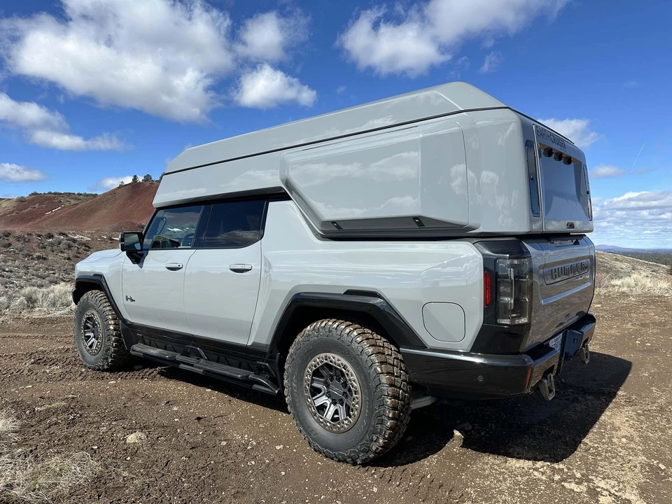 2022 GMC Hummer EV - Image 18 of 31