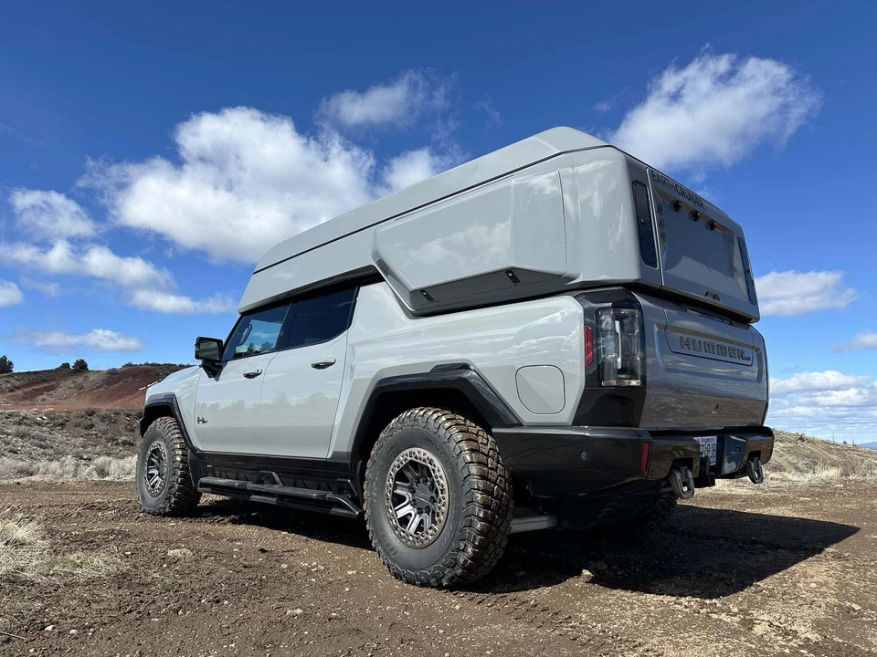 2022 GMC Hummer EV - Image 17 of 31