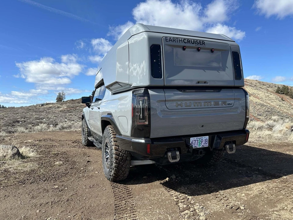 2022 GMC Hummer EV - Image 16 of 31