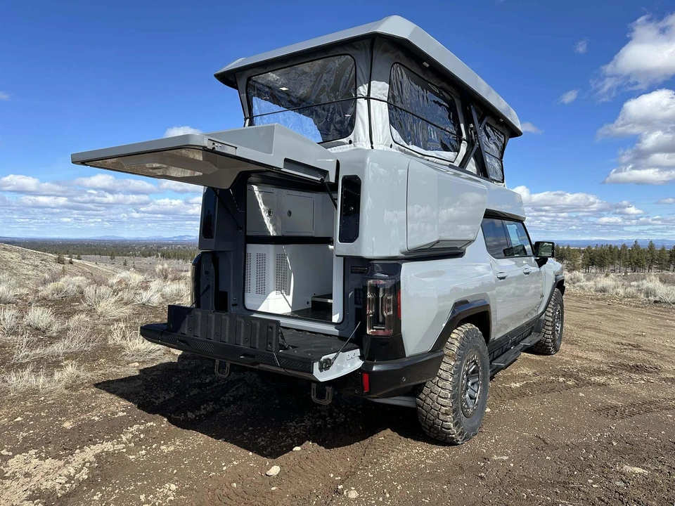 2022 GMC Hummer EV - Image 30 of 31