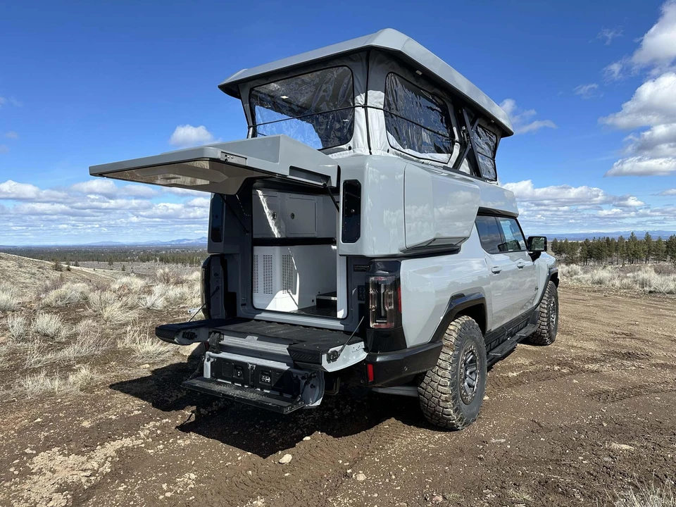 2022 GMC Hummer EV - Image 31 of 31