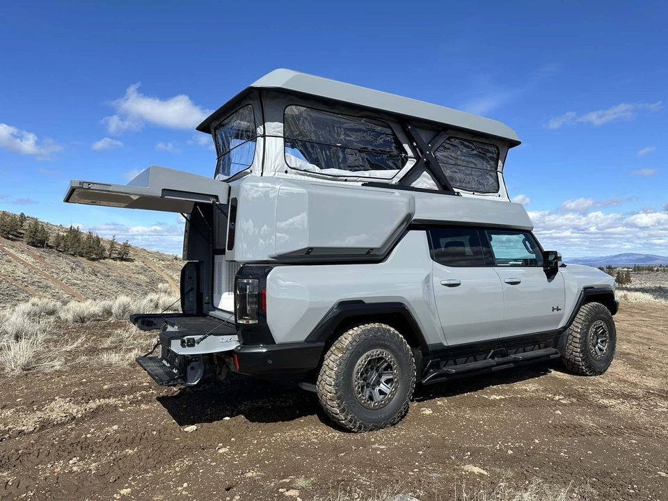 2022 GMC Hummer EV - Image 29 of 31