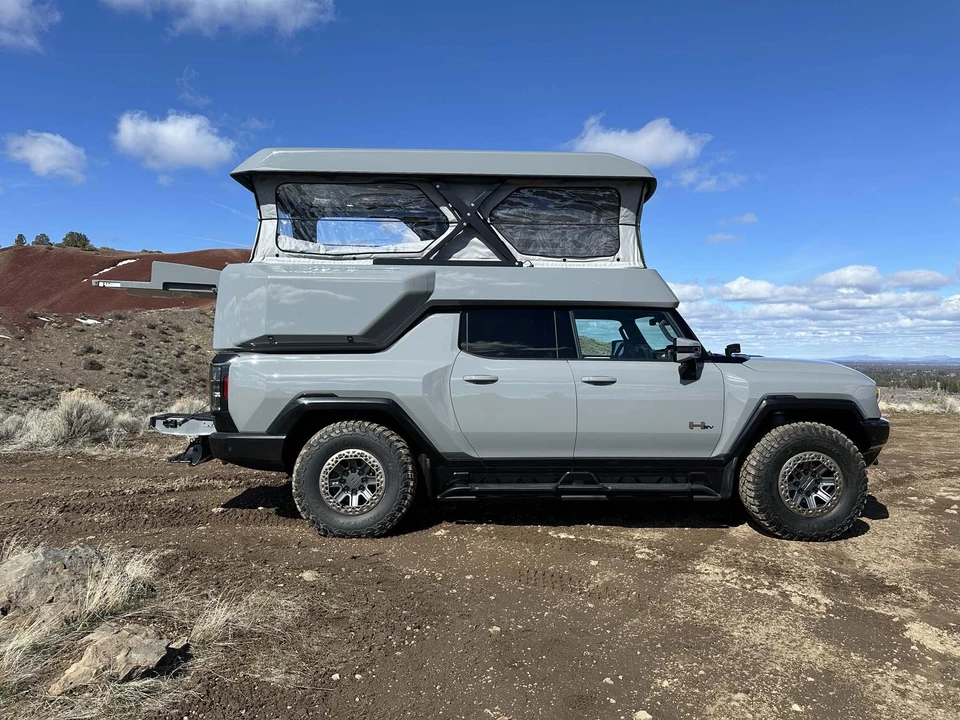 2022 GMC Hummer EV - Image 27 of 31