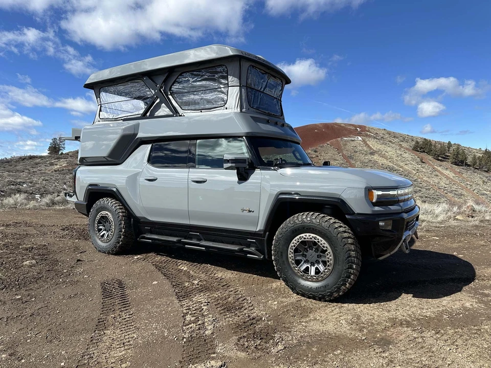 2022 GMC Hummer EV - Image 26 of 31