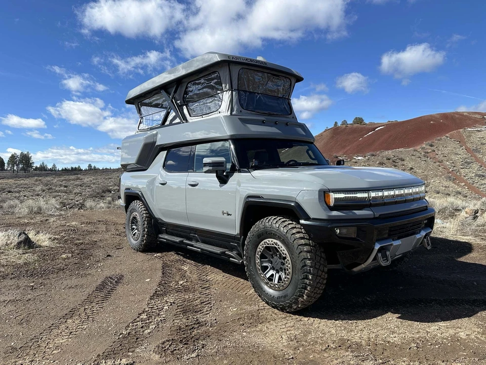 2022 GMC Hummer EV - Image 25 of 31