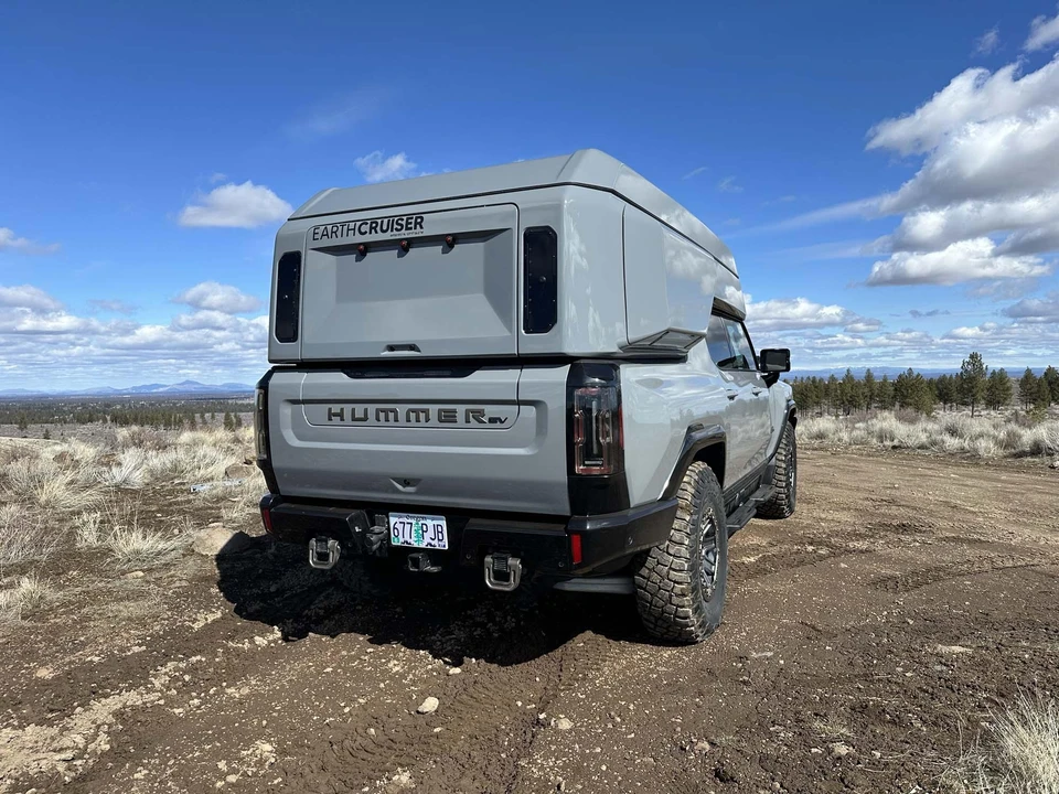 2022 GMC Hummer EV - Image 13 of 31