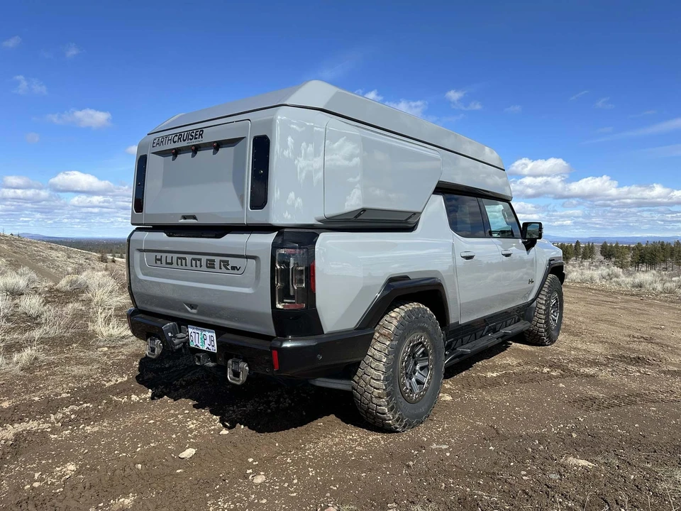 2022 GMC Hummer EV - Image 12 of 31