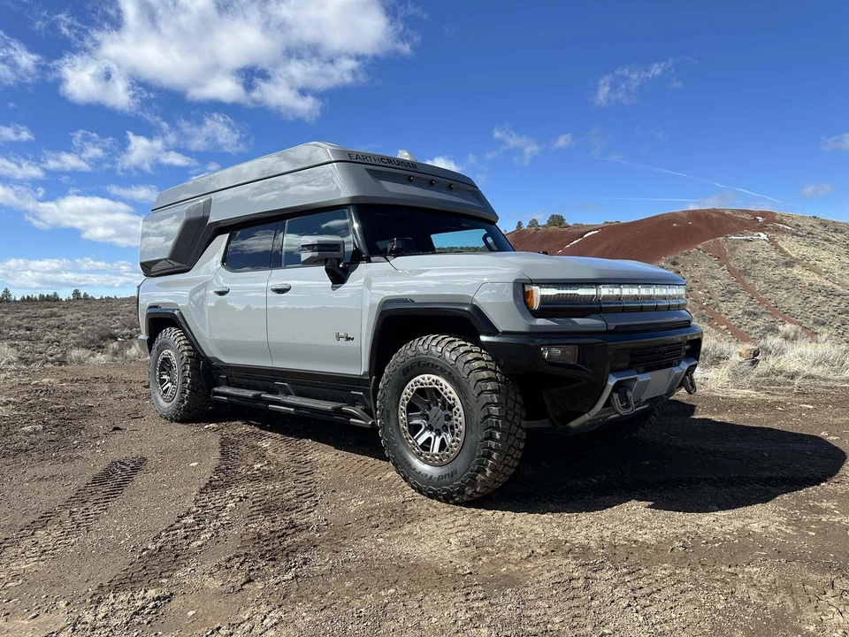 2022 GMC Hummer EV - Image 7 of 31