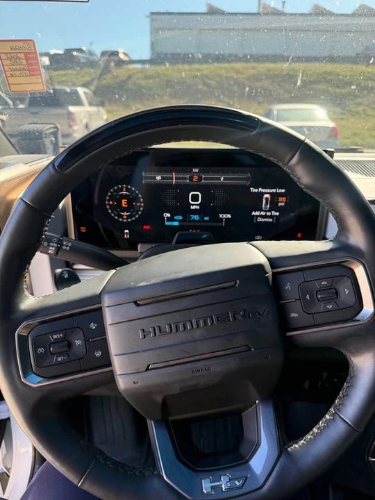 2022 GMC Hummer EV - Image 8 of 12