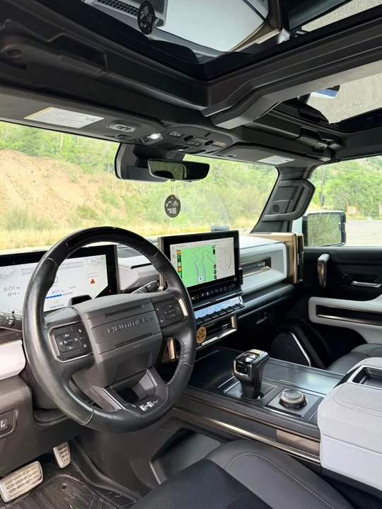 2022 GMC Hummer EV - Image 4 of 9