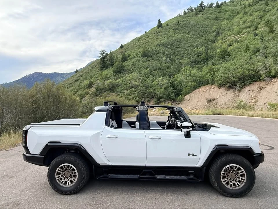 2022 GMC Hummer EV - Image 8 of 9