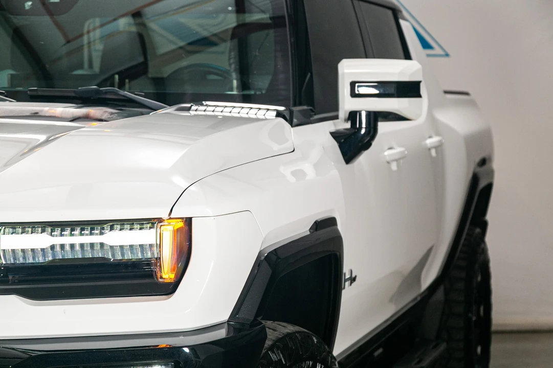 2022 GMC Hummer EV - Image 11 of 21