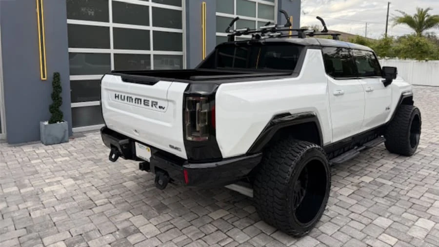 2022 GMC Hummer EV - Image 6 of 10