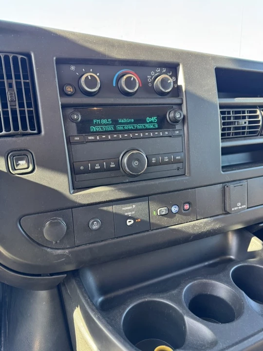 2022 GMC Savana - Image 10 of 12
