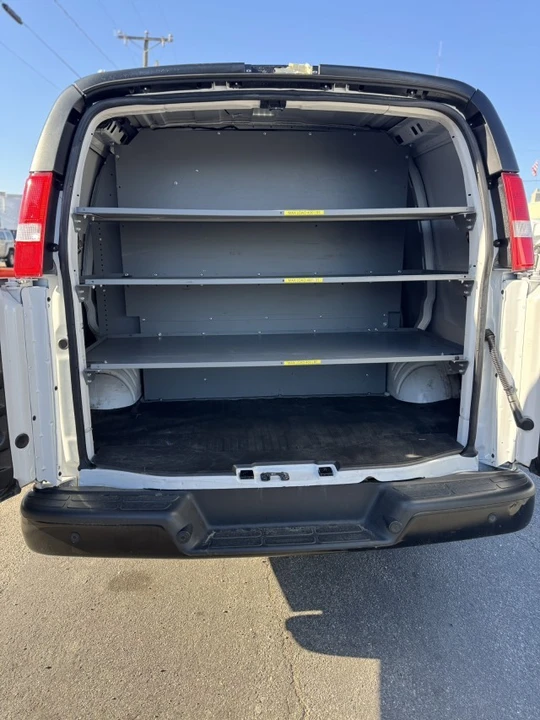 2022 GMC Savana - Image 6 of 12