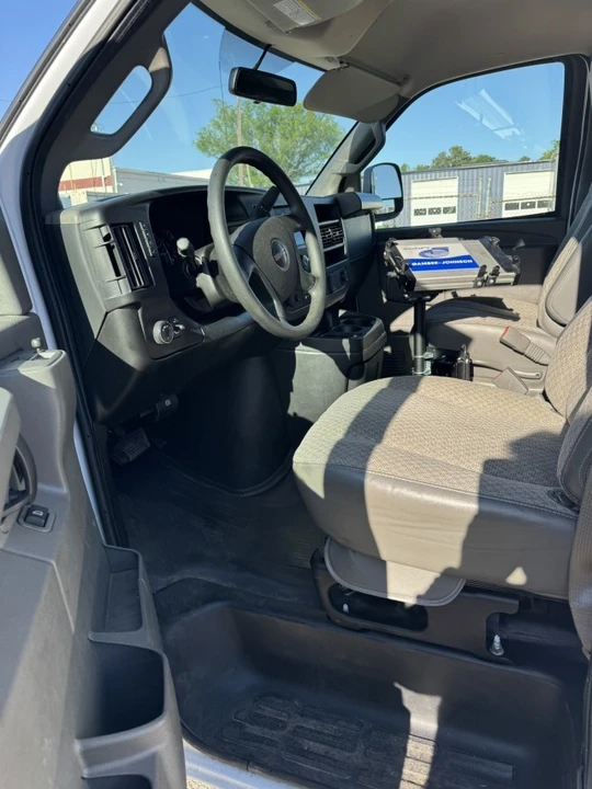 2022 GMC Savana - Image 8 of 12